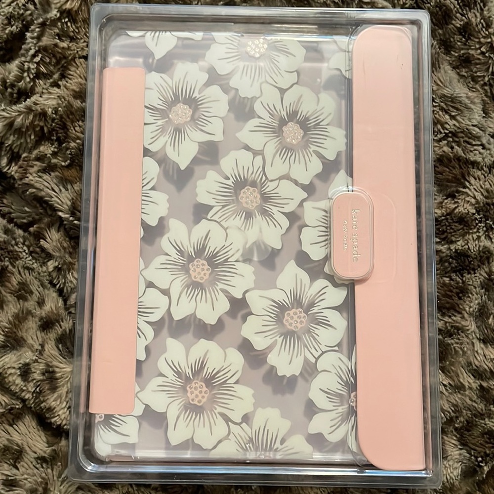 not used, selling because it doesn’t fit my ipad!